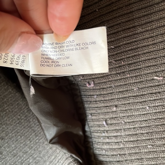 GAP Vest Chevron Stitch Puffer Brown, Size Medium - Picture 10 of 10